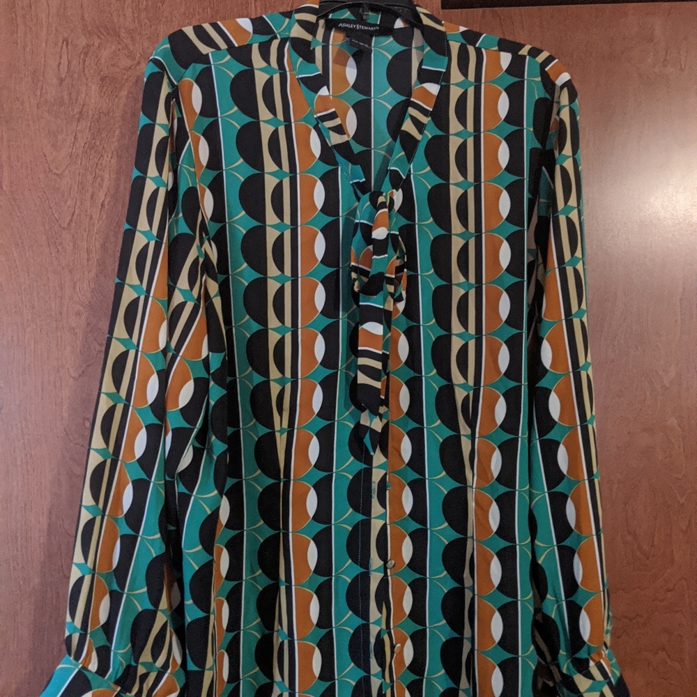 Blouse with tie